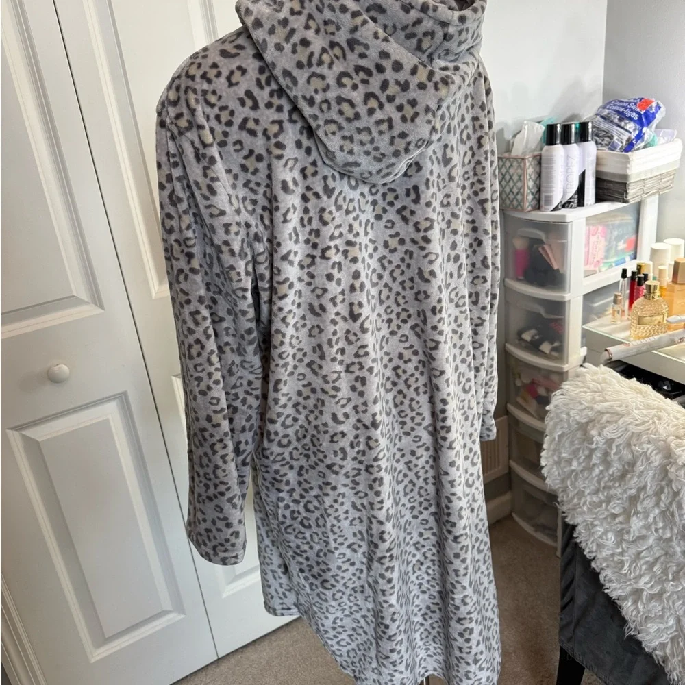 32 Degrees Gray Leopard Print Hooded Pajama - Picture 3 of 4